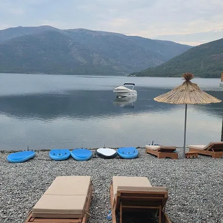 Bujtinat Te Mullari Dağ evi